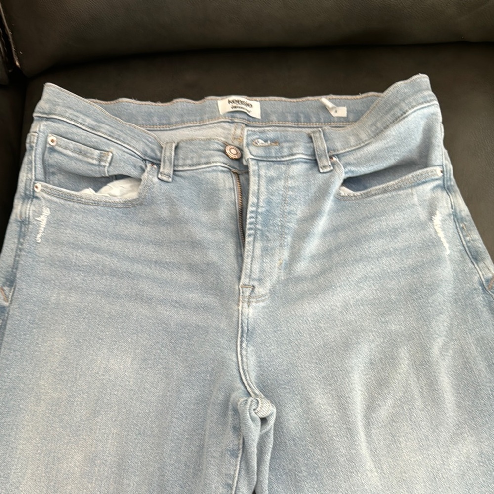 Kensie Light Blue Cropped Jeans with Frayed Hem - Picture 3 of 6